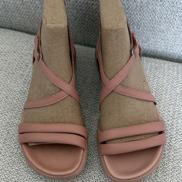 Ecco  Simpil Women's Sandals in Soft Pink - Picture 1 of 7
